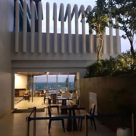 Bess Mansion Apartment, 16Th Floor Surabaya Bagian luar foto